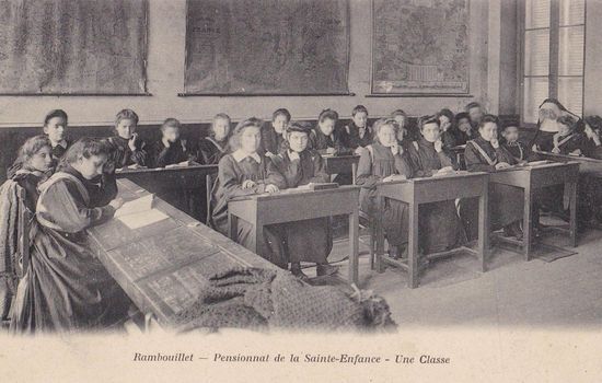l'école de la Sainte-Enfance à Rambouillet