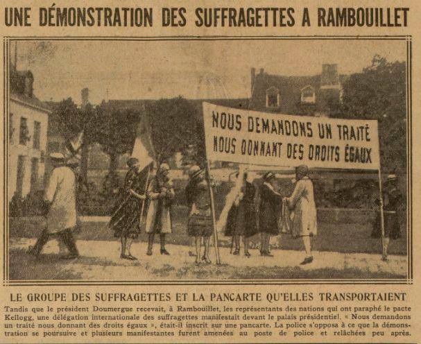 En 1928 une manifestation des suffragettes à Rambouillet entre le château et l'école militaire (caserne des gardes), journal Excelsior du 29-08-1928.