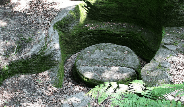 Carrière de meule de grès. © Jeff Delonge, CC BY-NC 2.0